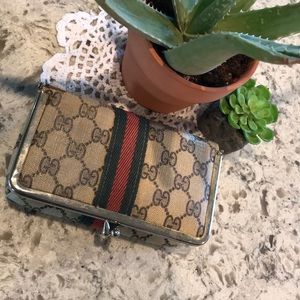 Authentic Vintage Gucci snap closure clutch